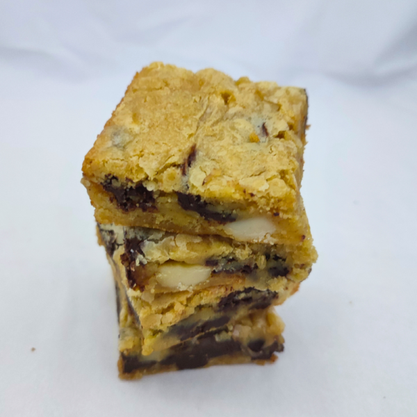 Dark Choc Macadamia Brown Butter Blondie (12 Units)